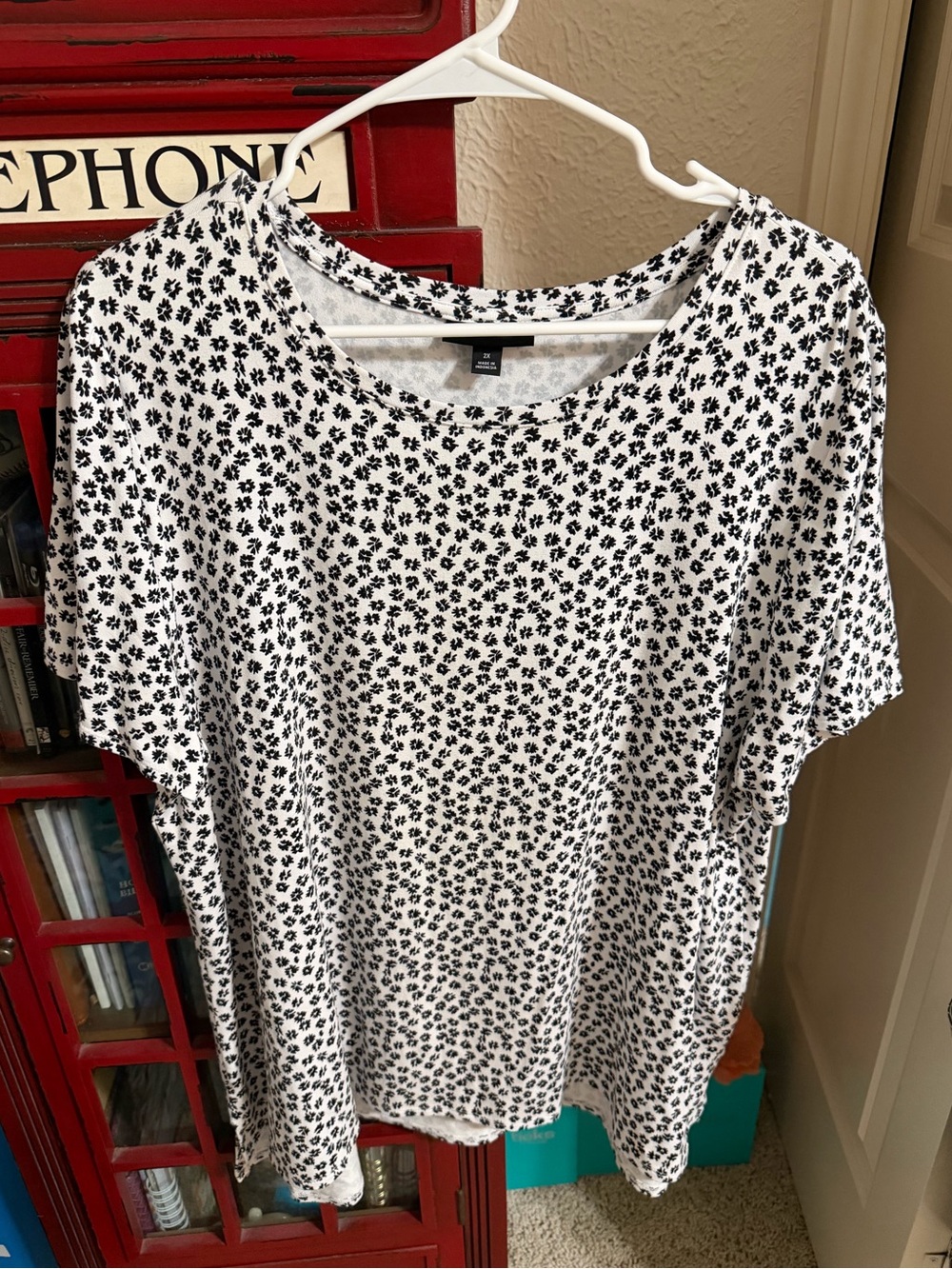 Alfani Black and White Ditsy Floral Short Sleeve Tee